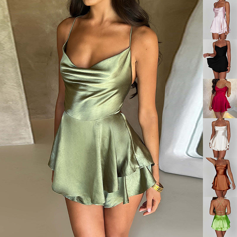 Robe à lacets en satin élégant et dos nu